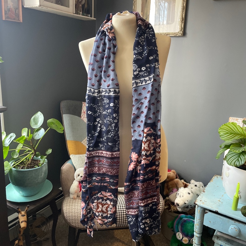 Pretty fashion scarf